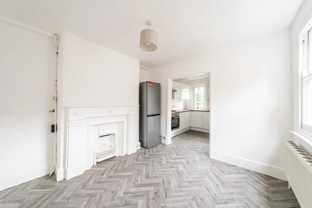 1 bedroom maisonette for rent
