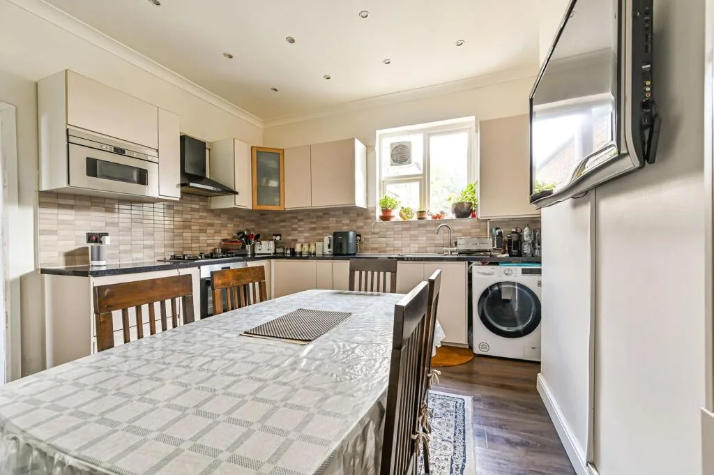 2 bedroom maisonette for rent