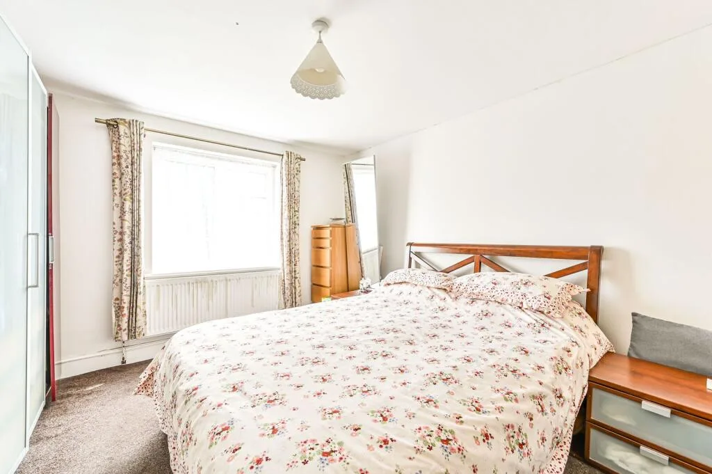 2 bedroom maisonette for rent