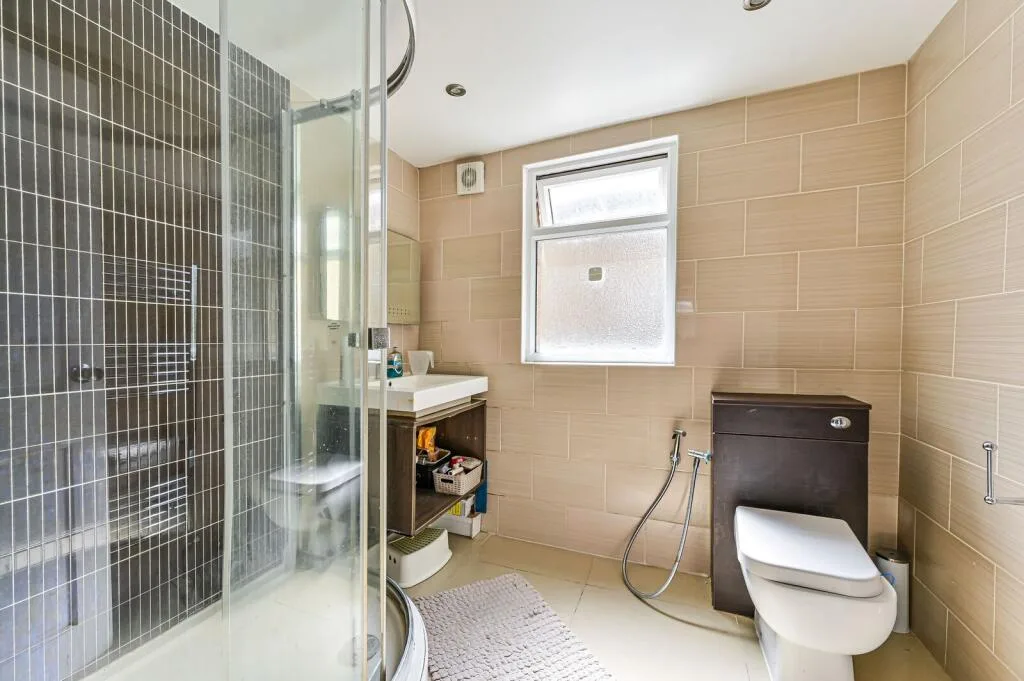 2 bedroom maisonette for rent
