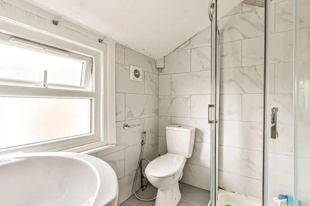 2 bedroom maisonette for rent
