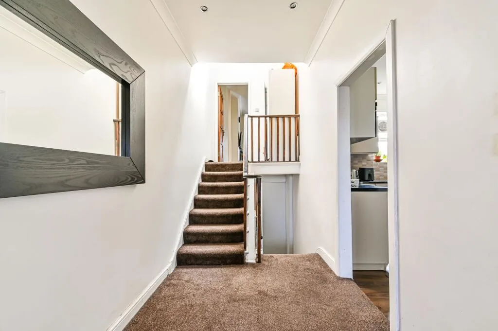 2 bedroom maisonette for rent