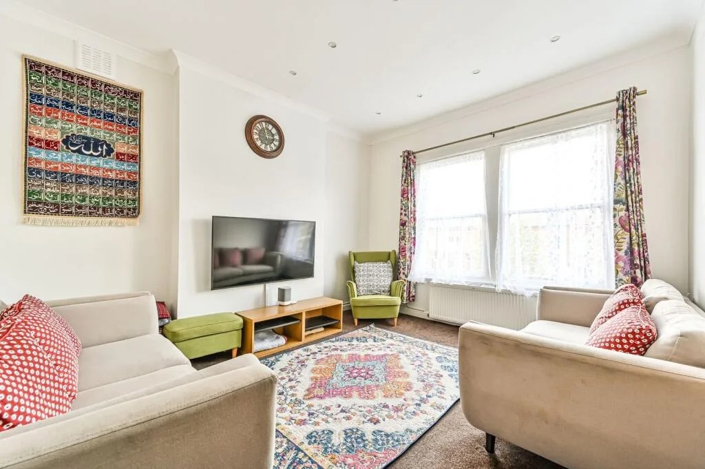 2 bedroom maisonette for rent