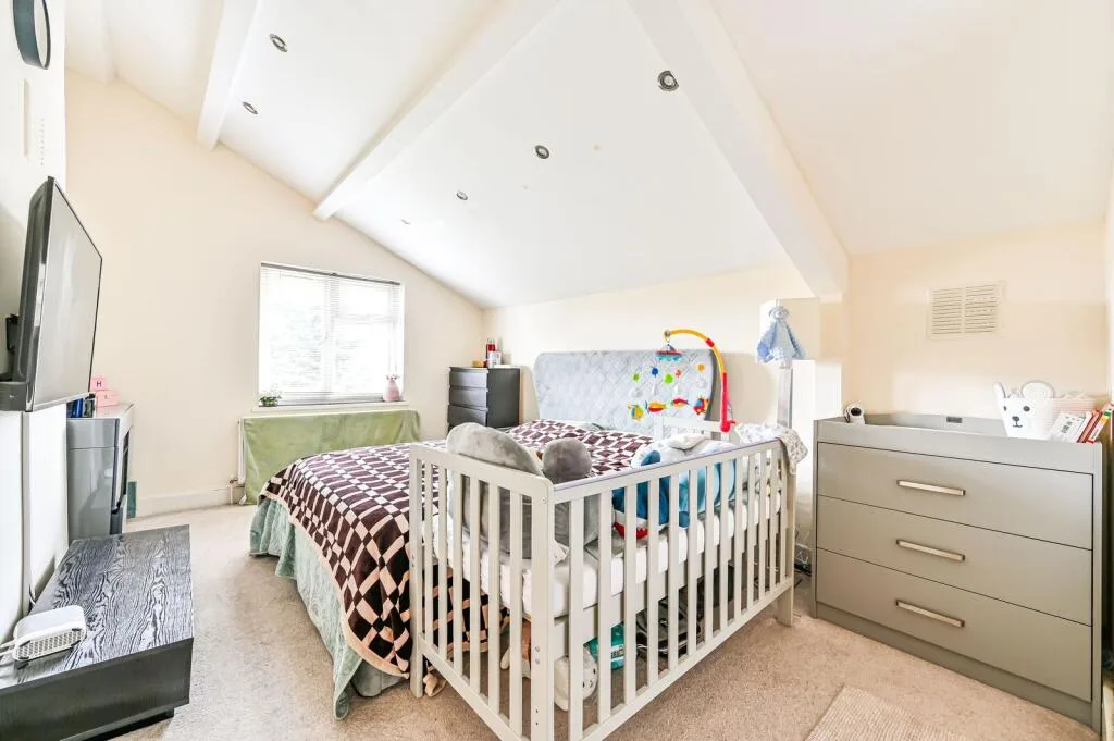 2 bedroom maisonette for rent