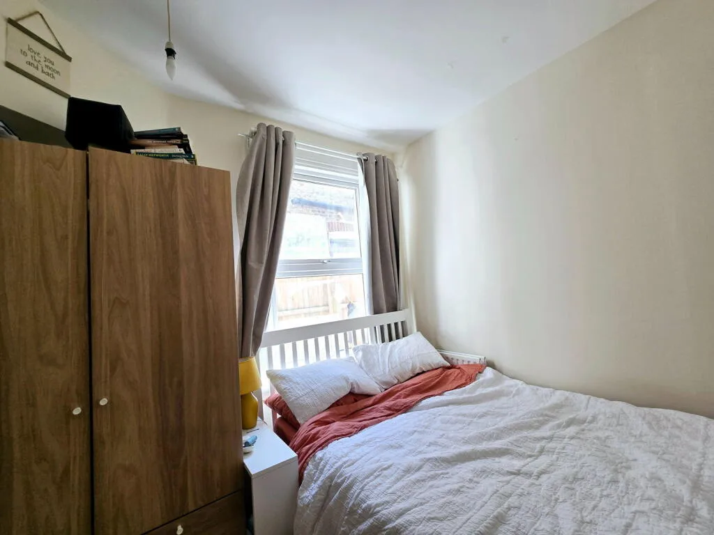 2 bedroom maisonette for rent