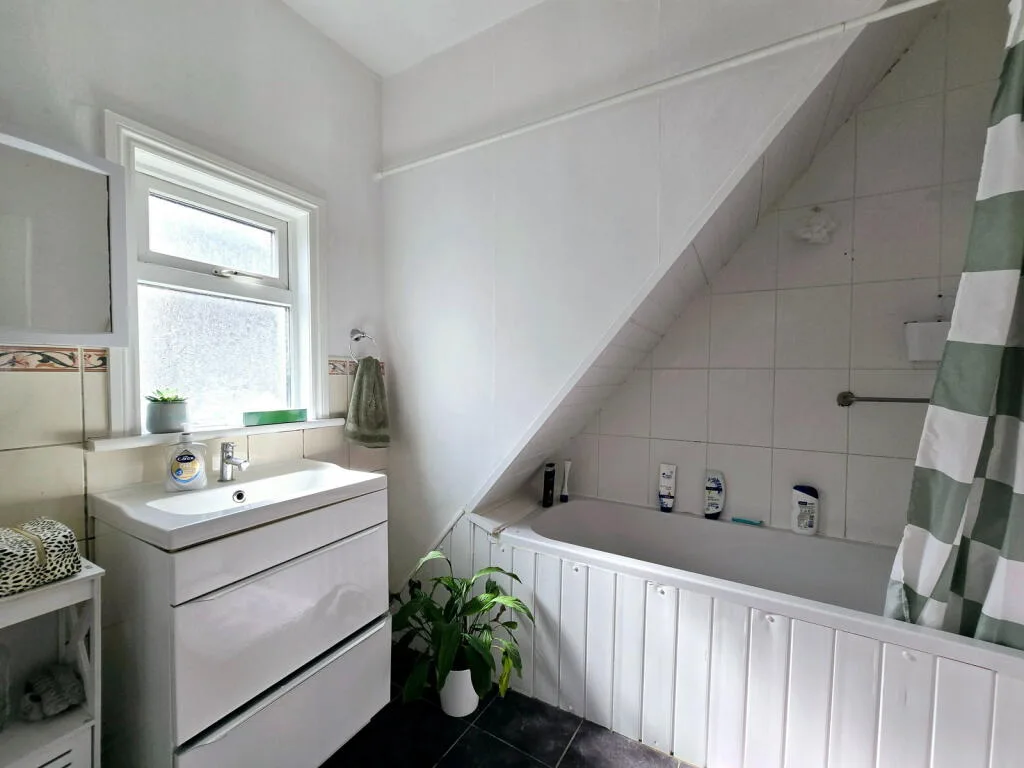 2 bedroom maisonette for rent