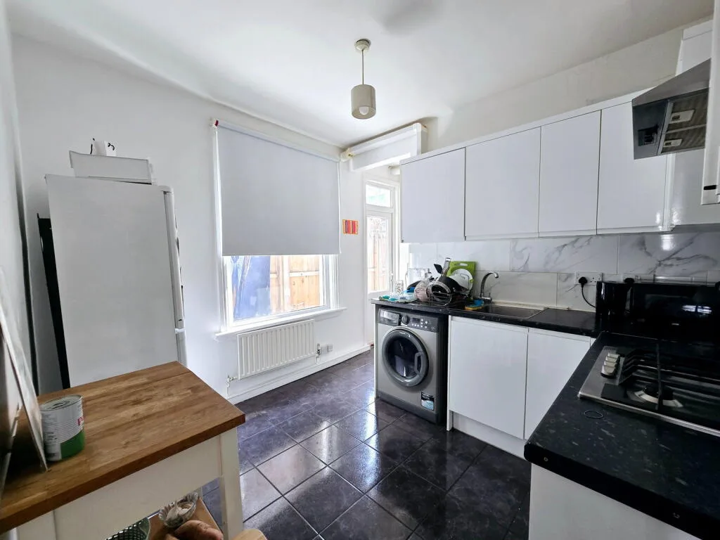 2 bedroom maisonette for rent