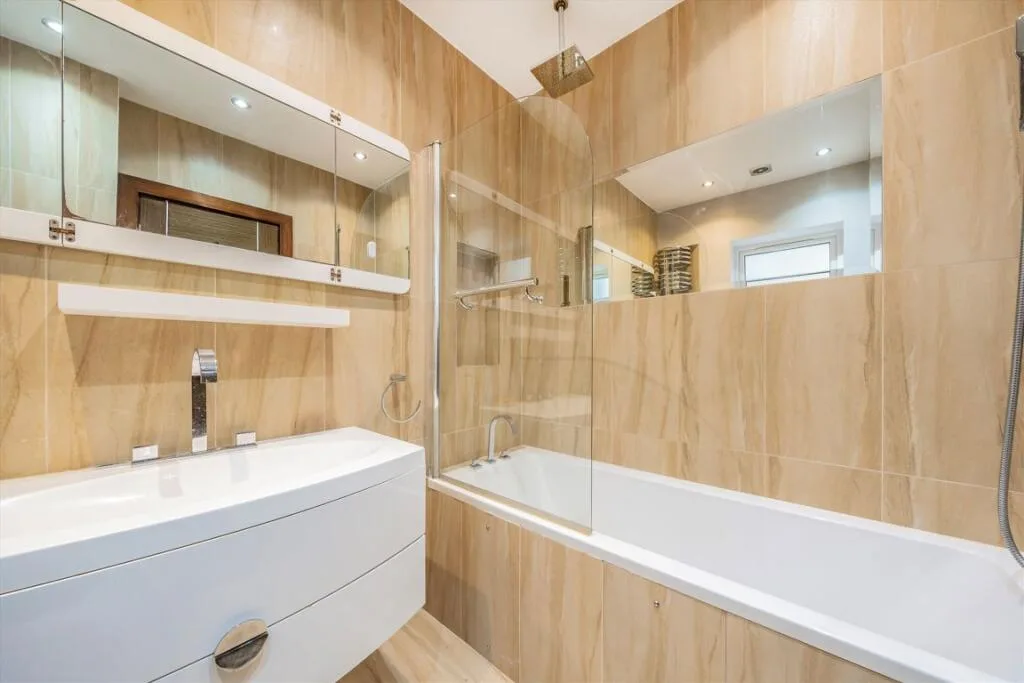 2 bedroom maisonette for rent