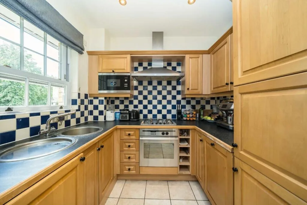 2 bedroom maisonette for rent
