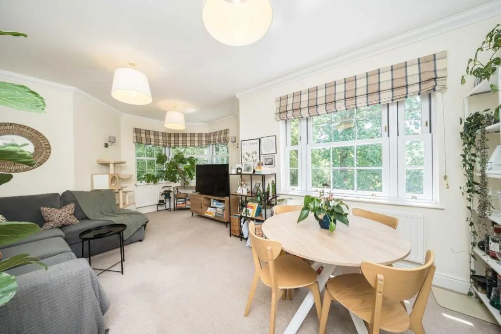 2 bedroom maisonette for rent