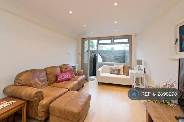 1 bedroom end of terrace house for rent