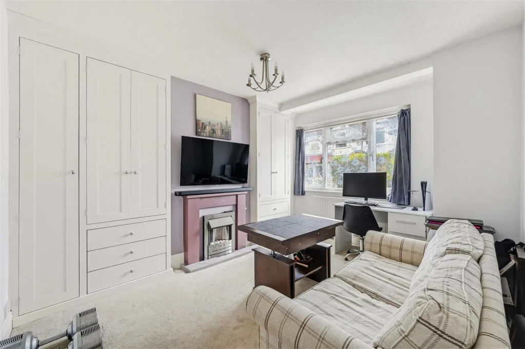 2 bedroom maisonette for rent