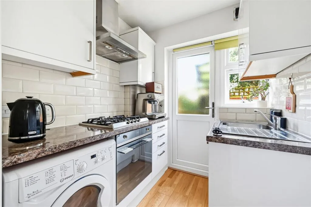2 bedroom maisonette for rent