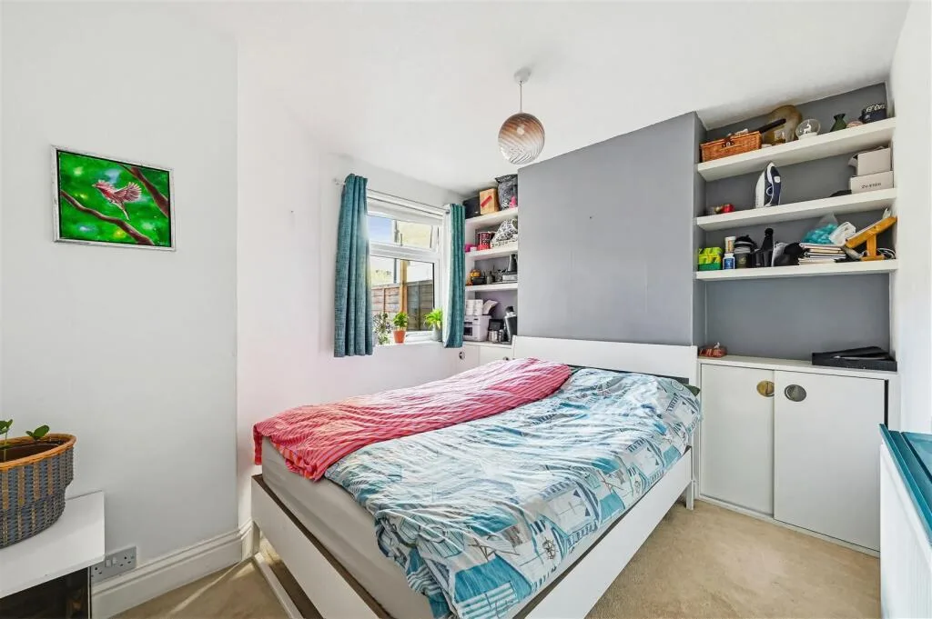 2 bedroom maisonette for rent