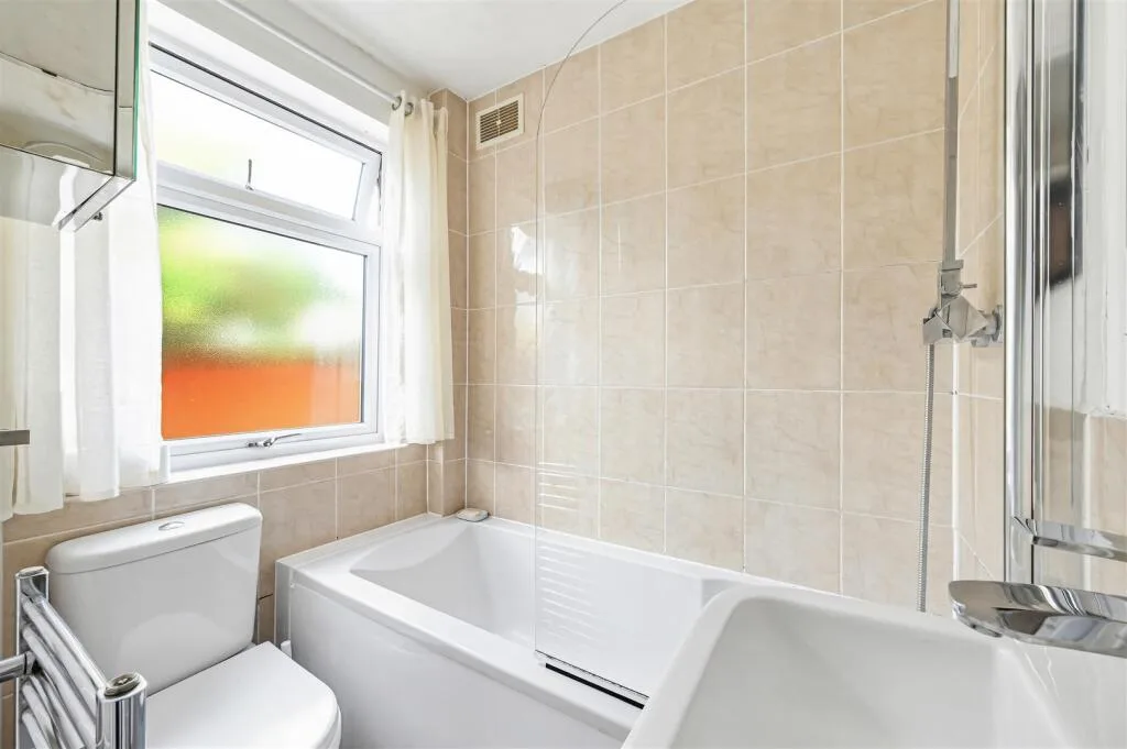 2 bedroom maisonette for rent