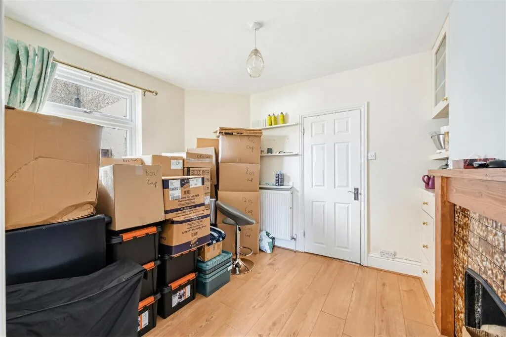 2 bedroom maisonette for rent