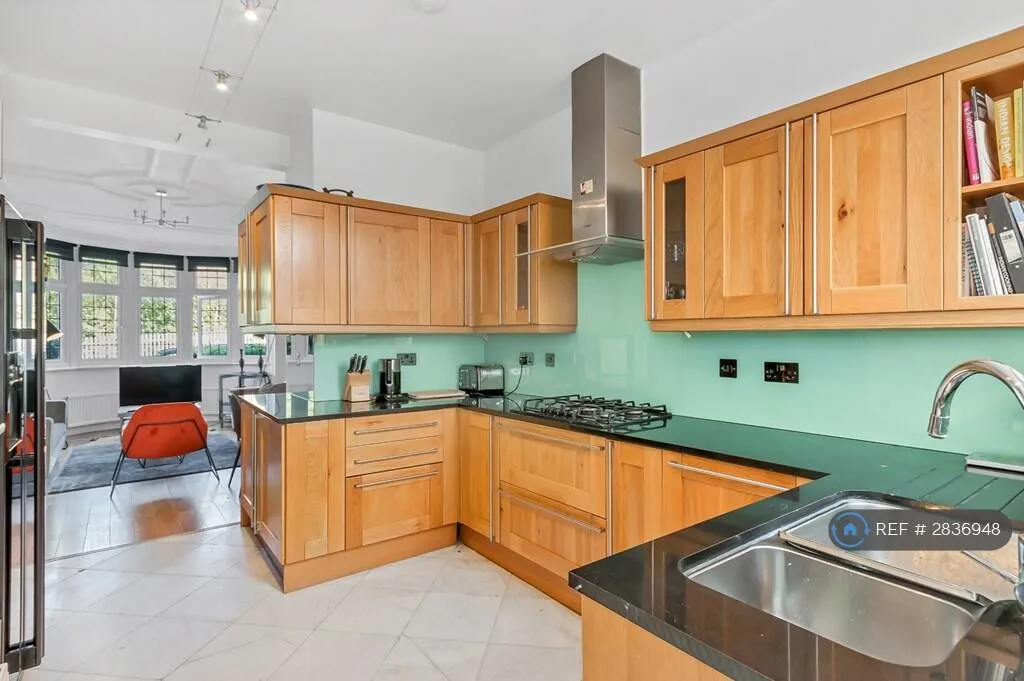 1 bedroom house share for rent