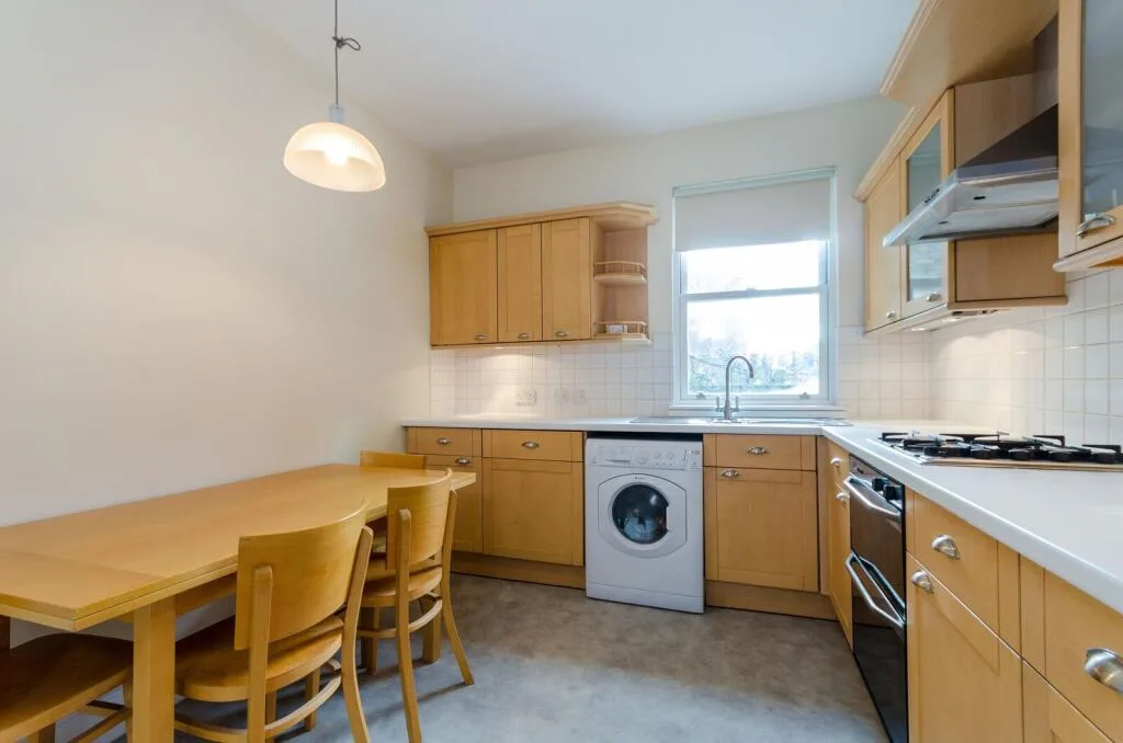 2 bedroom maisonette for rent