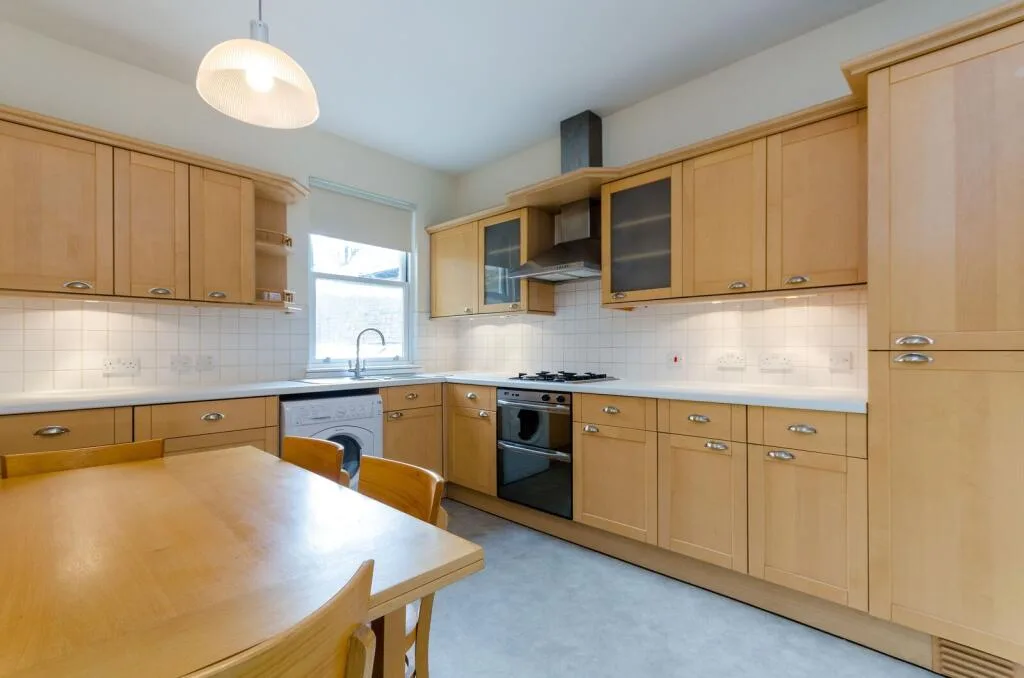 2 bedroom maisonette for rent