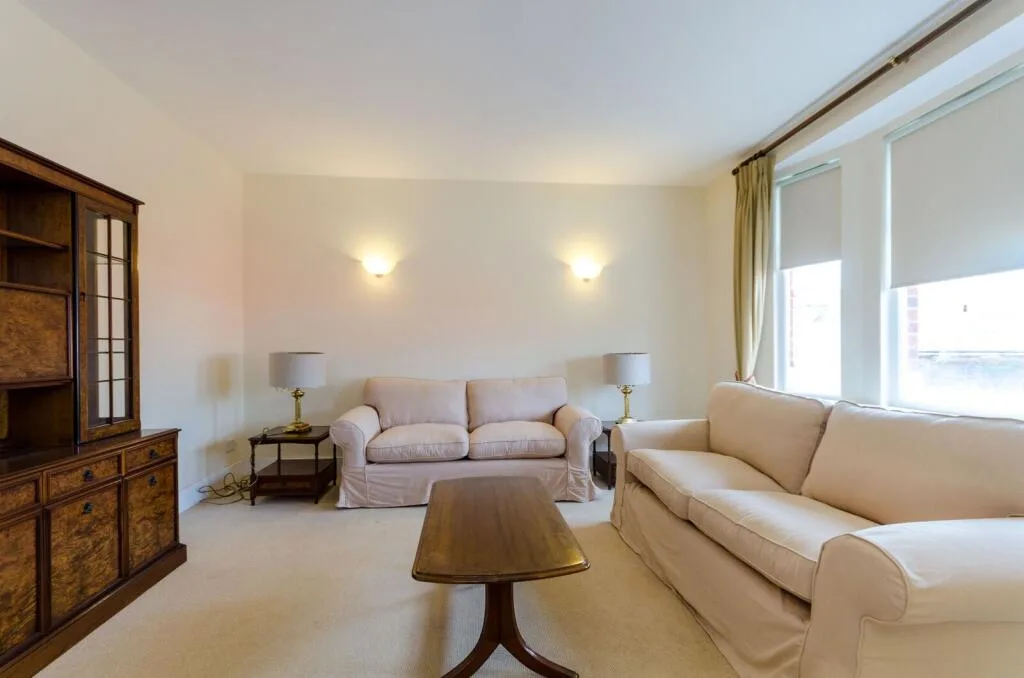2 bedroom maisonette for rent