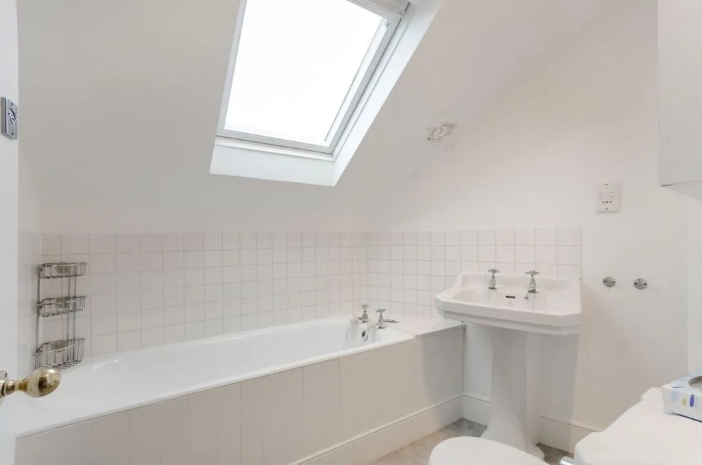 2 bedroom maisonette for rent