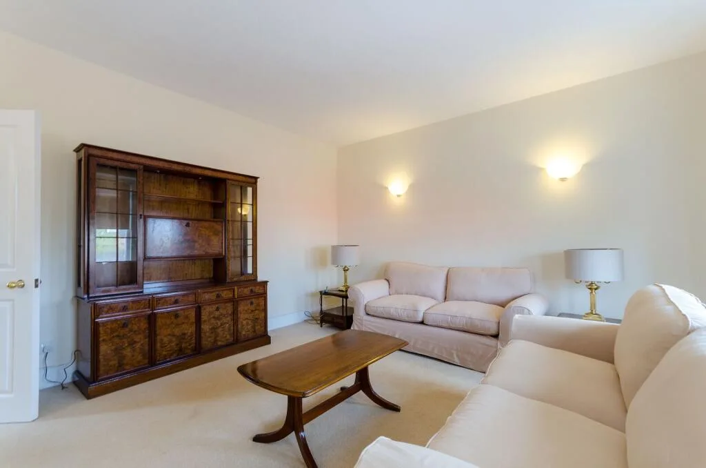 2 bedroom maisonette for rent