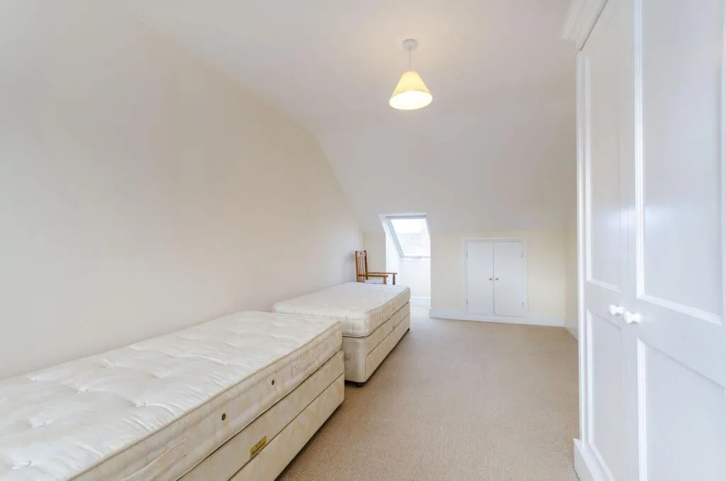 2 bedroom maisonette for rent