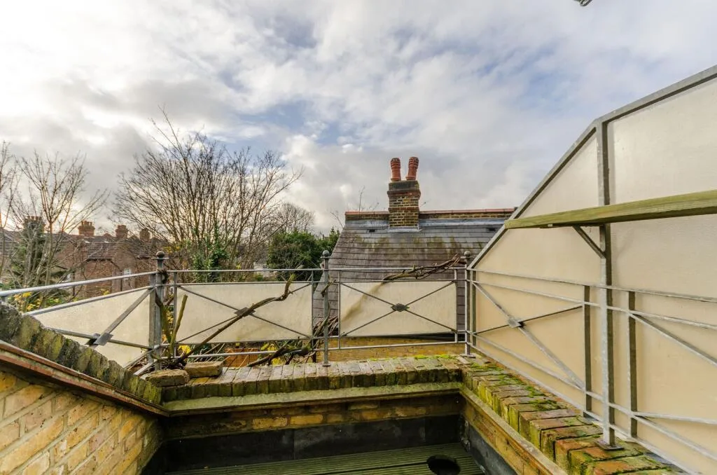 2 bedroom maisonette for rent