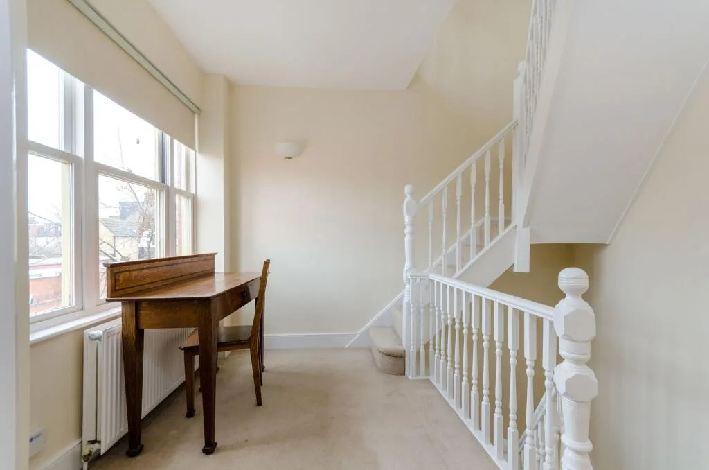 2 bedroom maisonette for rent
