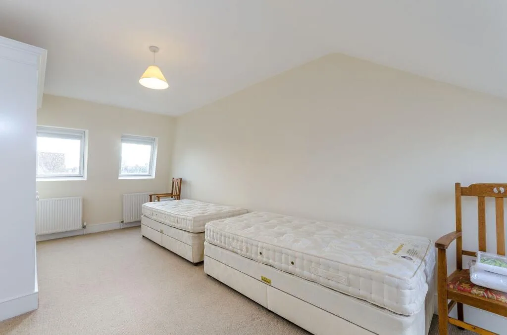 2 bedroom maisonette for rent