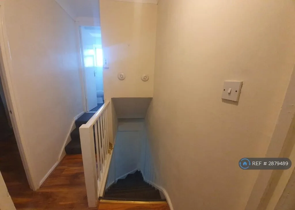 2 bedroom end of terrace house for rent