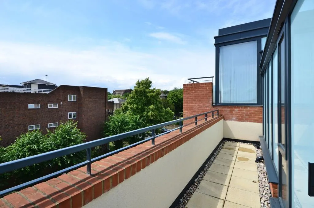 2 bedroom penthouse for rent