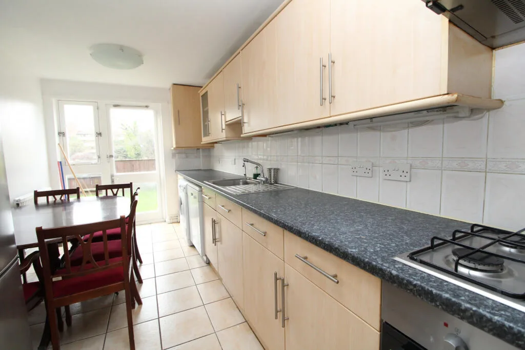 3 bedroom maisonette for rent