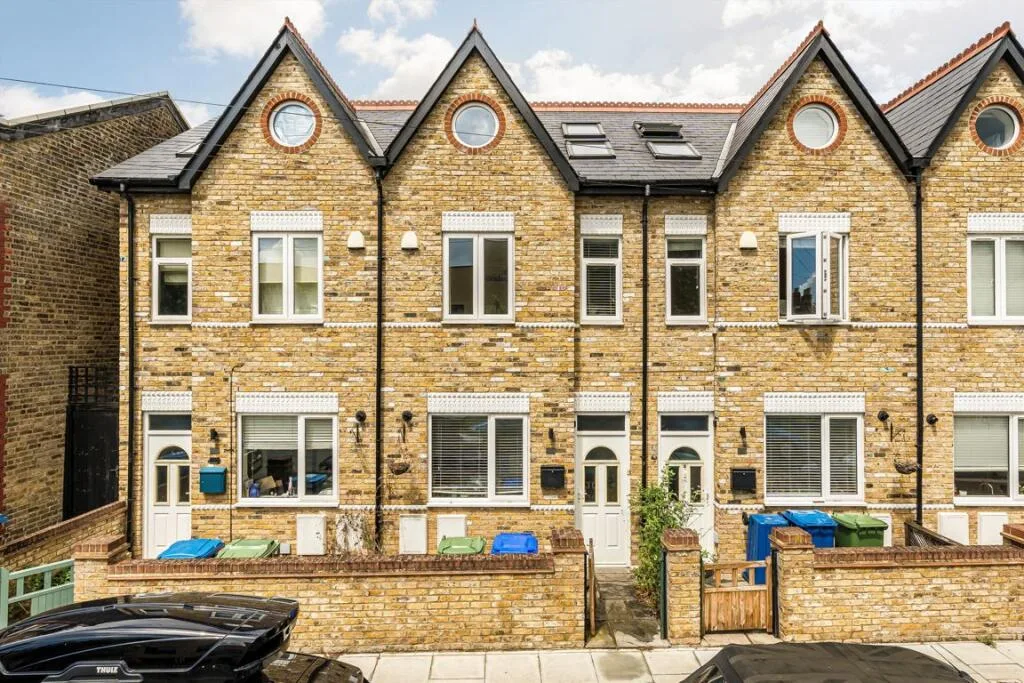 3 bedroom flat for rent