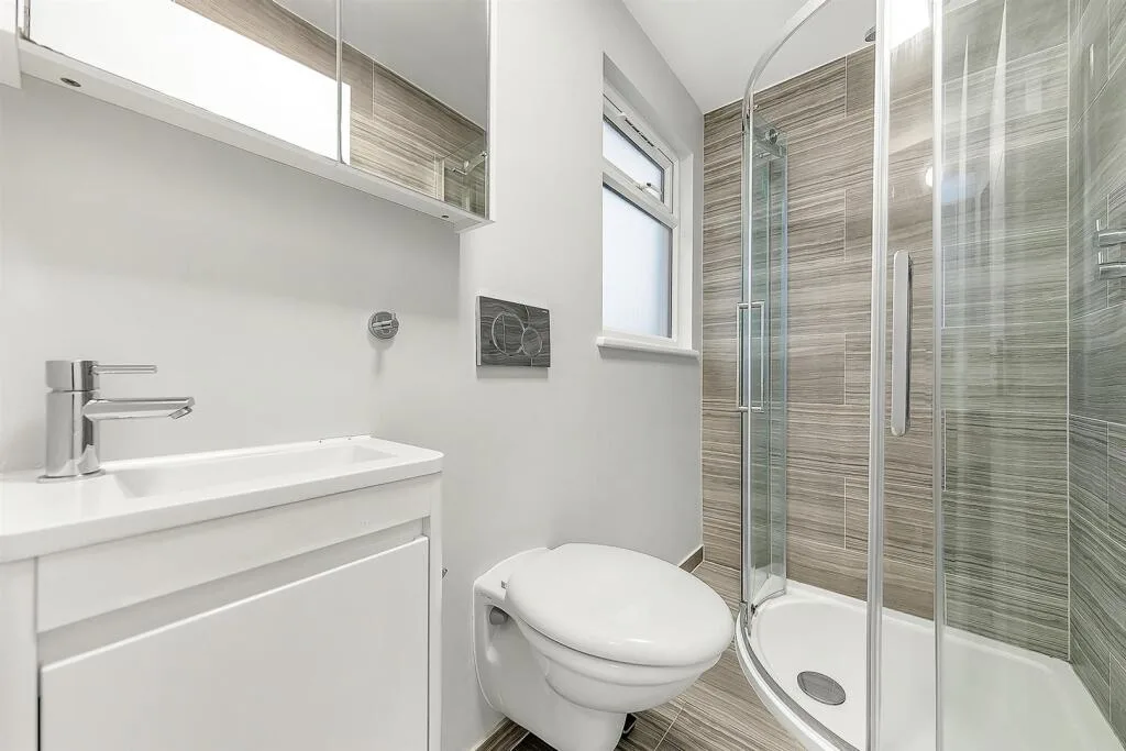 6 bedroom end of terrace house for rent