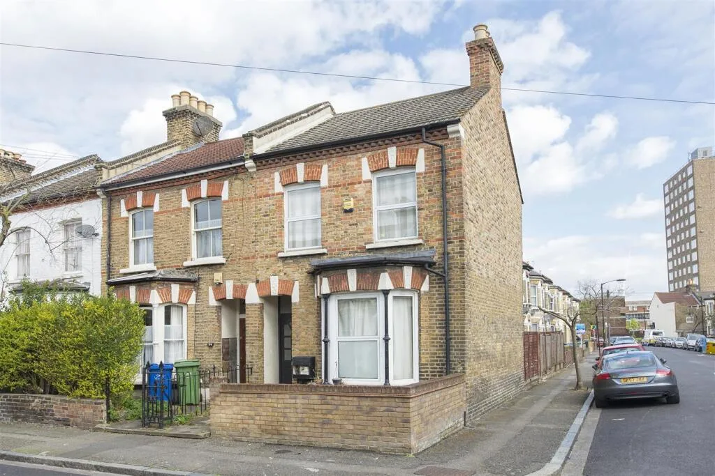 6 bedroom end of terrace house for rent