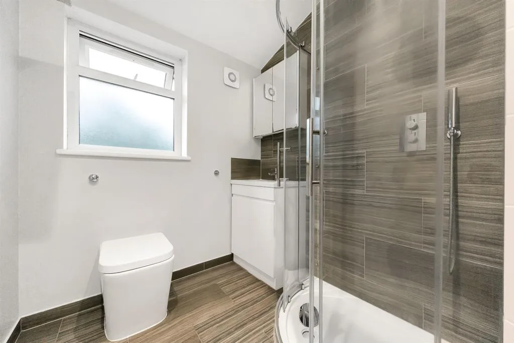 6 bedroom end of terrace house for rent