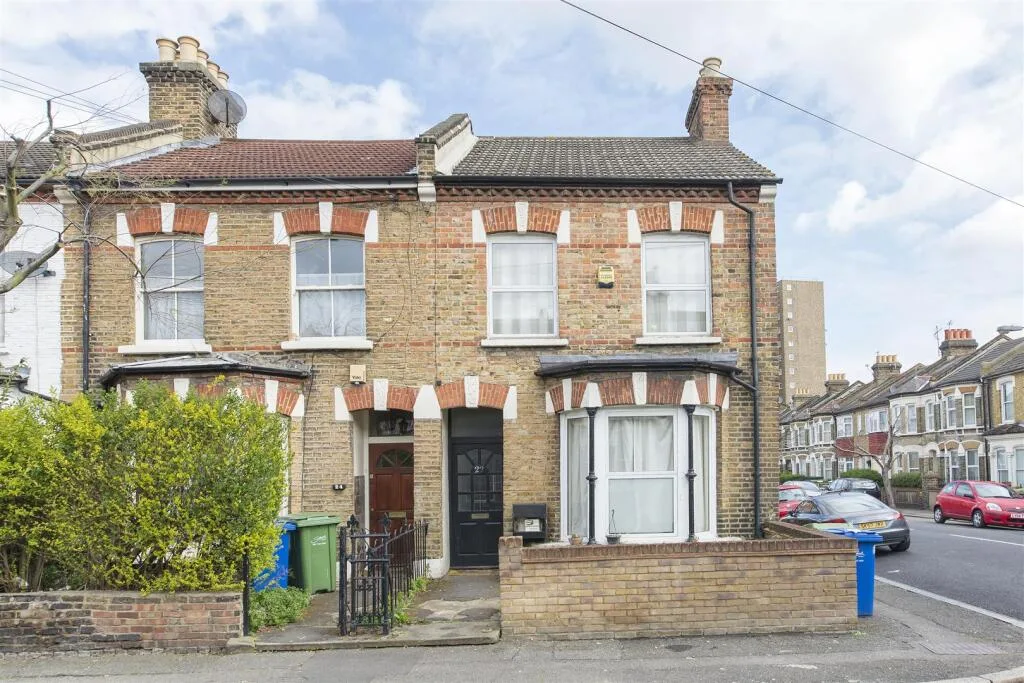 6 bedroom end of terrace house for rent