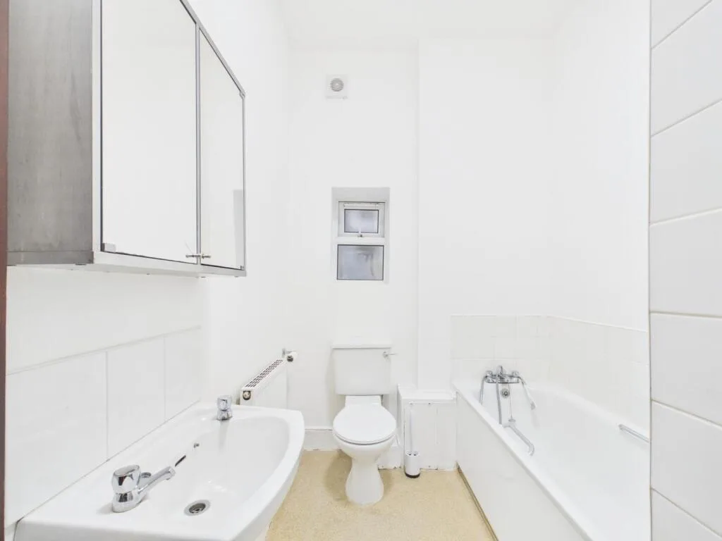 2 bedroom ground floor flat for rent