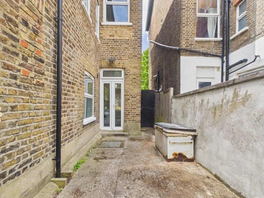 2 bedroom ground floor flat for rent
