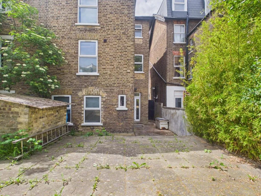 2 bedroom ground floor flat for rent