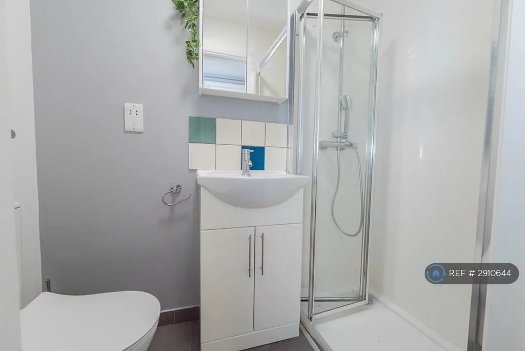 1 bedroom house share for rent