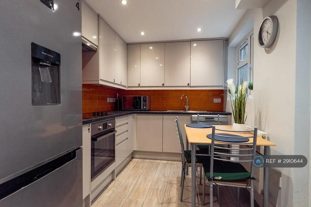 1 bedroom house share for rent
