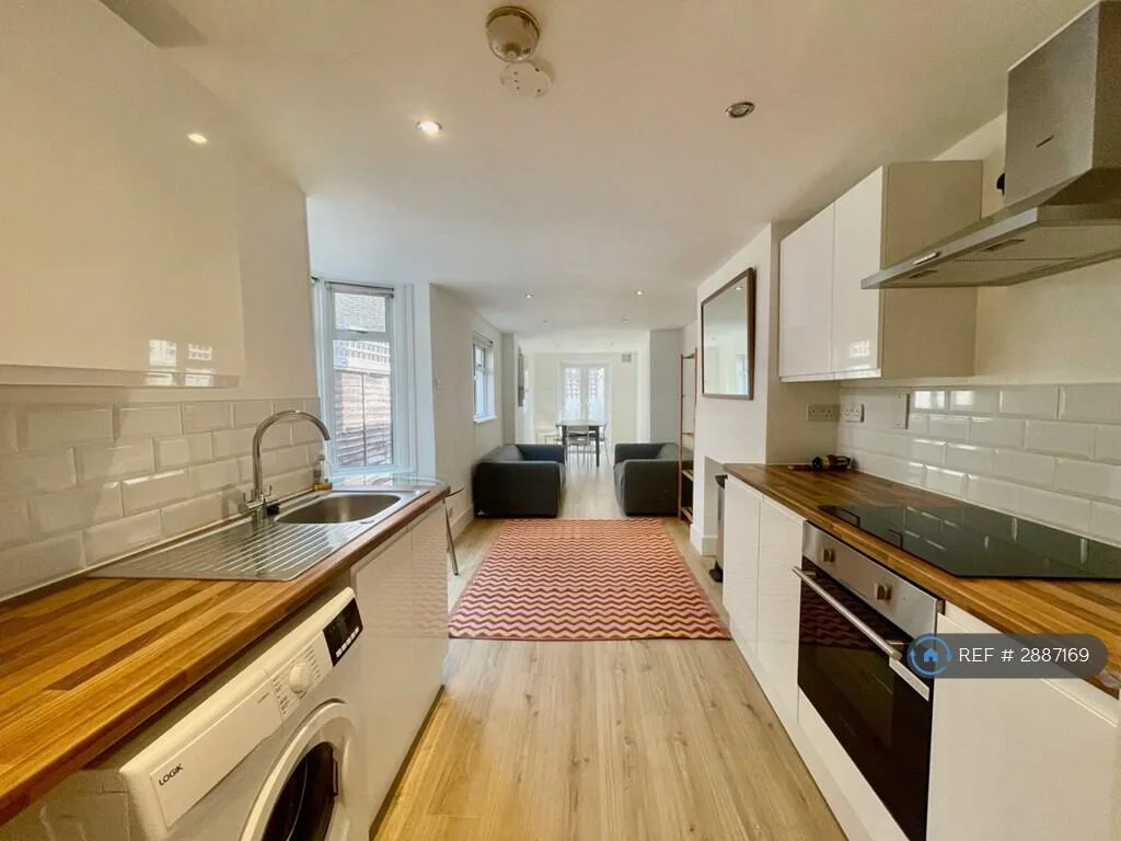 5 bedroom terraced house for rent