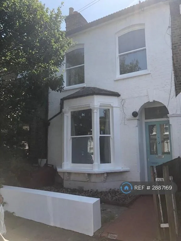 5 bedroom terraced house for rent