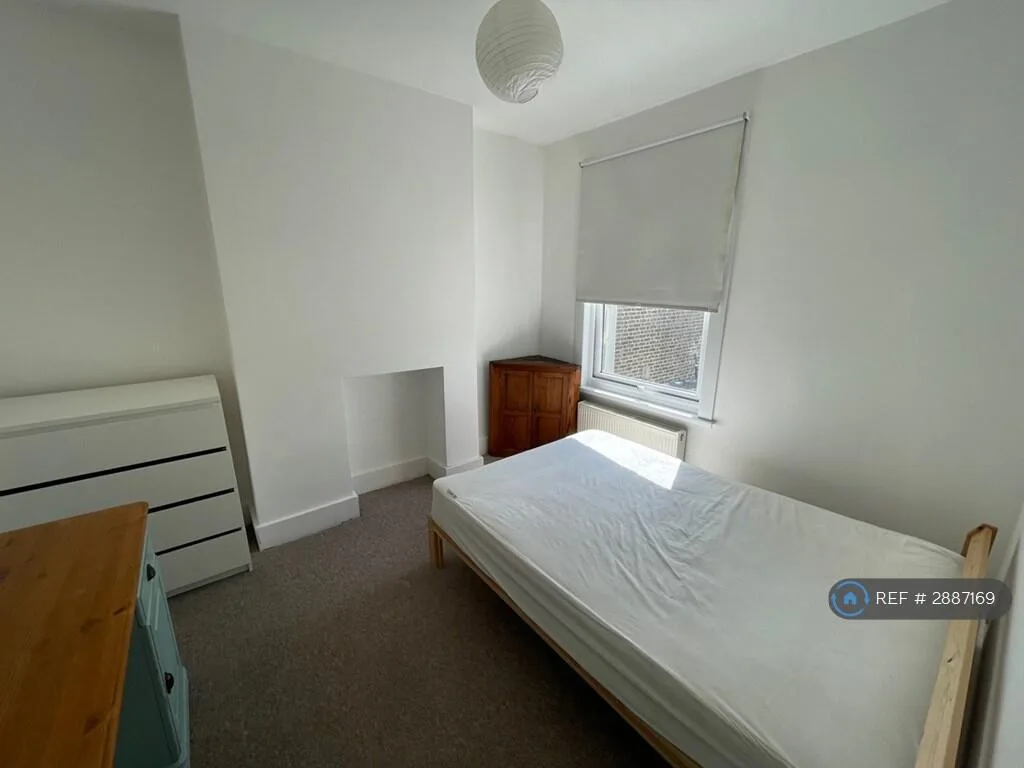 5 bedroom terraced house for rent