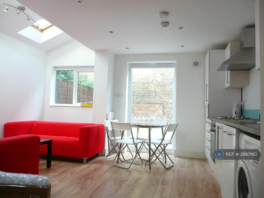 5 bedroom terraced house for rent