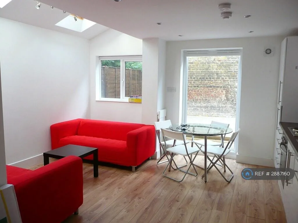5 bedroom terraced house for rent
