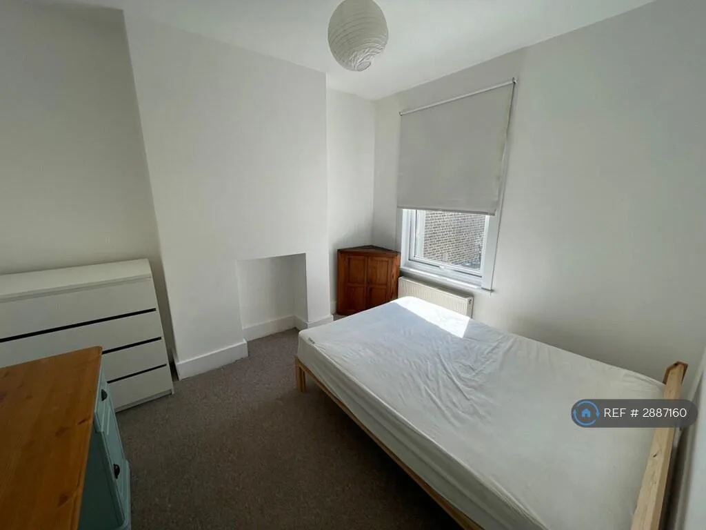 5 bedroom terraced house for rent