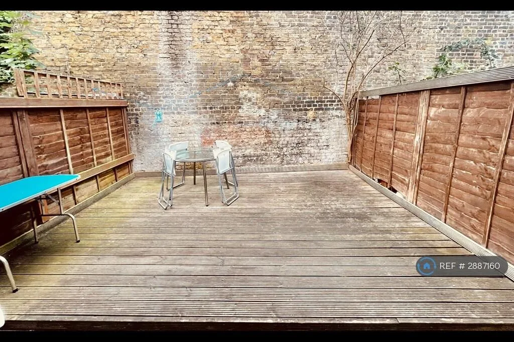 5 bedroom terraced house for rent